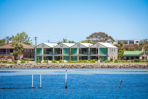 Cetacea Luxury Apartments - Accommodation Gladstone 2