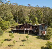 Chalet Beaumont - alluring appeal  stunning views - Accommodation Gladstone