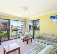 Champagne Court 1 with Water Views - Accommodation Gladstone
