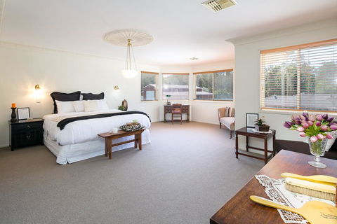 Charming Brisbane Acreage Pool - Accommodation Gladstone 2