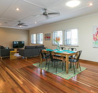 Charming Home By The Sea - Accommodation Gladstone