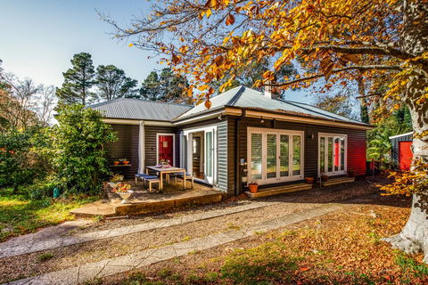 Charming Mountain Cottage - Accommodation Gladstone 1