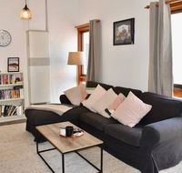 Charming Terrace House on Tree Lined Street - Accommodation Gladstone