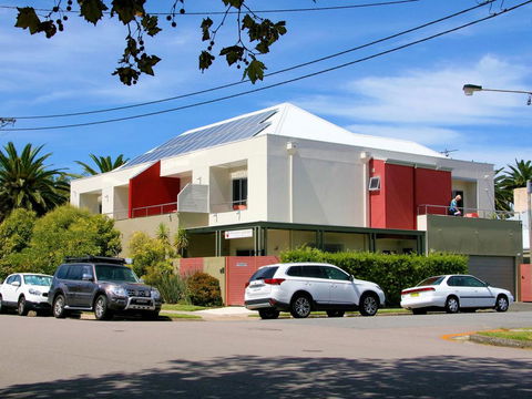 Chaucer Palms Boutique B&B - Accommodation Gladstone 0