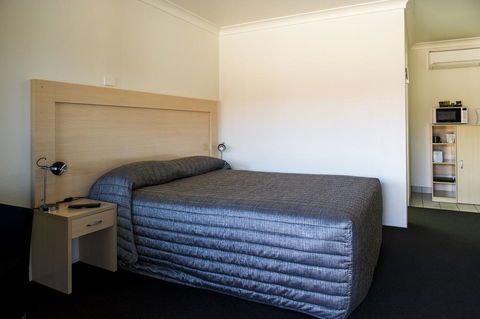 Cherry Blossom Motor Inn - Accommodation Gladstone 1