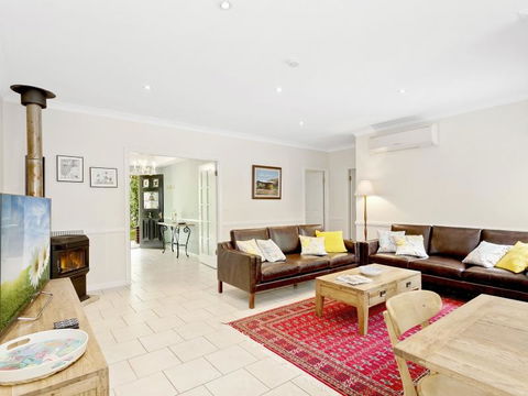 Cherry Walk Cottage - Accommodation Gladstone 2
