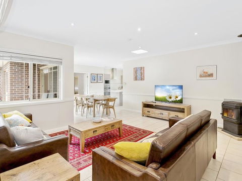 Cherry Walk Cottage - Accommodation Gladstone 1