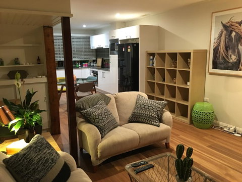 Chevron Luxury Pad - Accommodation Gladstone 3