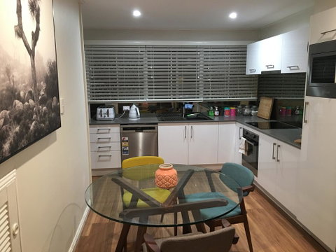 Chevron Luxury Pad - Accommodation Gladstone 2