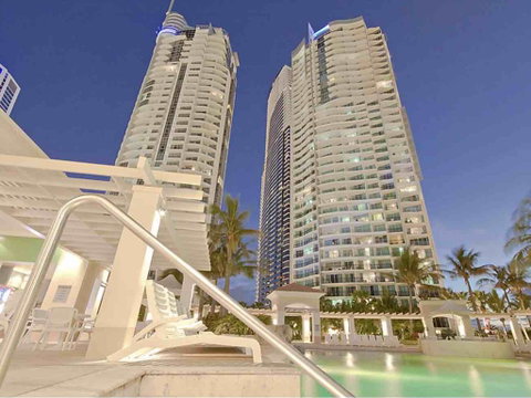 Chevron Renaissance Towers - Accommodation Gladstone 2