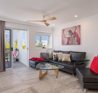 Chevron Sails - Accommodation Gladstone
