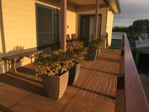 Chill N Sea Coastal Retreat - Accommodation Gladstone 1