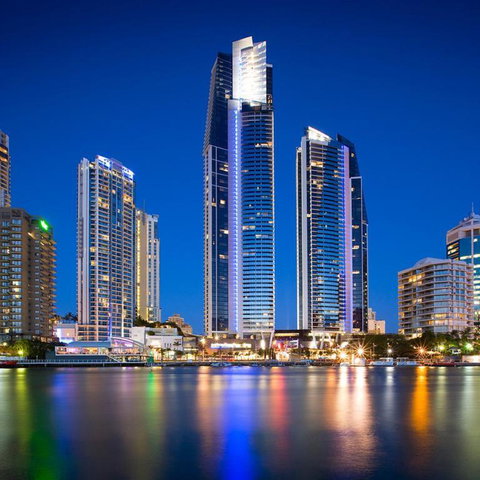 Circle On Cavil Holidays Gold Coast - Accommodation Gladstone 3