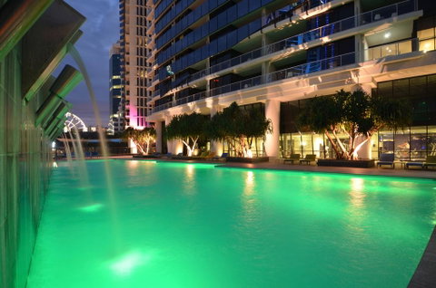 Circle On Cavill - HR Surfers Paradise - Accommodation Gladstone 2