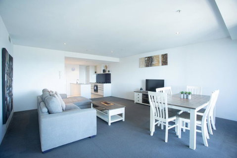 Circle On Cavill - Private Apartments - Accommodation Gladstone 1