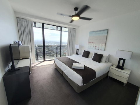 Circle On Cavill 2316 - Accommodation Gladstone 0