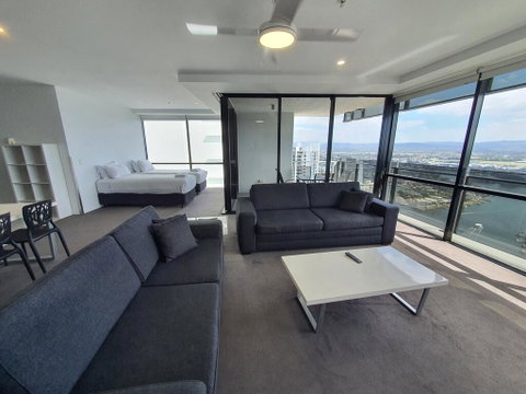 Circle On Cavill 2316 - Accommodation Gladstone 2