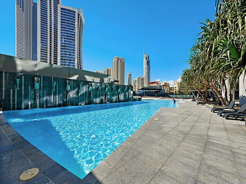 Circle On Cavill Sky Home- Holidays Gold Coast - Accommodation Gladstone 1