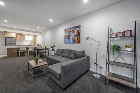 CITY APARTMENT And FREE CITY TOUR BUS NEARBY - Accommodation Gladstone 3