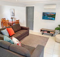 City Center - Modern 2-Bedroom Apartment - Accommodation Gladstone