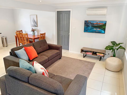 City Center - Modern 2-Bedroom Apartment - Accommodation Gladstone 0