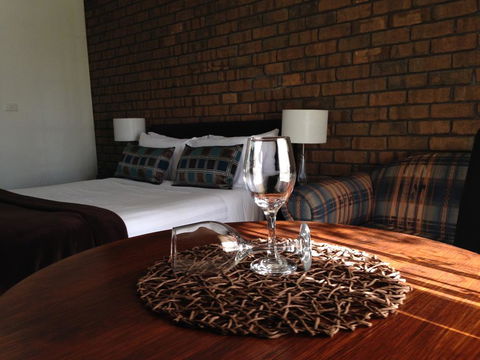 City Colonial Motor Inn - Accommodation Gladstone 0