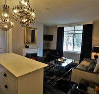 City Life Apartment-full kitchen  separate bedroom - Accommodation Gladstone