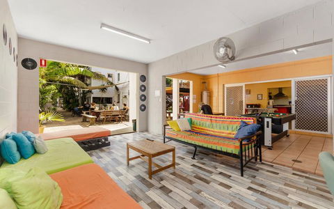 Civic Guesthouse - Accommodation Gladstone 0