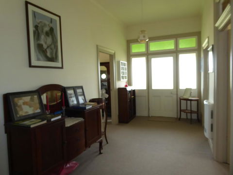 Claremont Farmhouse - Accommodation Gladstone 0