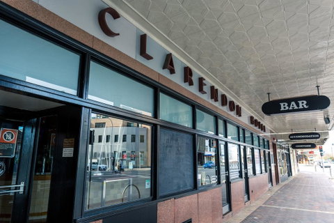 Clarendon Hotel - Accommodation Gladstone 1