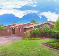 Classic Double Brick Garden House - Accommodation Gladstone