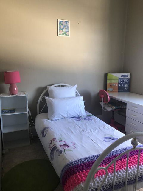 Classic Old Style House - Accommodation Gladstone 3
