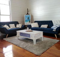 Classic Q'slander Huge Deck Pool Cowboy Stadium - Accommodation Gladstone