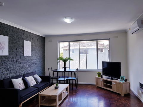 Clayton Apartment - Accommodation Gladstone 0