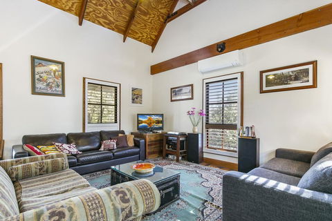 Clervaux Cottage - Accommodation Gladstone 2