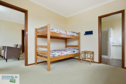 Cliffhanger - Pet Friendly - Accommodation Gladstone 3