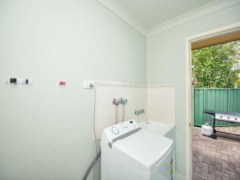 Close To Tea Gardens Waterfront - Accommodation Gladstone 2