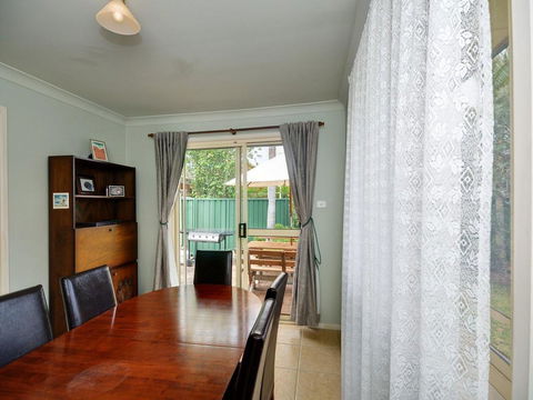 Close To Tea Gardens Waterfront - Accommodation Gladstone 1