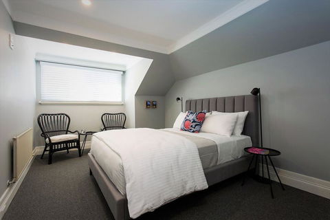 Closeburn House - Accommodation Gladstone 1