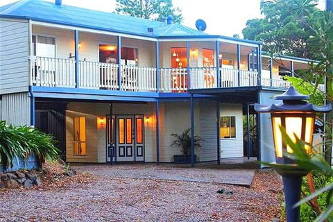 CLOUD 9 - Cliff Top Eagle Heights - Accommodation Gladstone 1