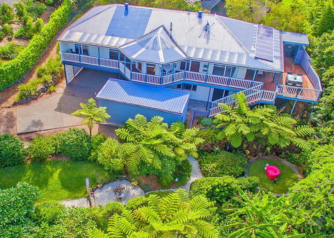 CLOUD 9 - Cliff Top Eagle Heights - Accommodation Gladstone 0