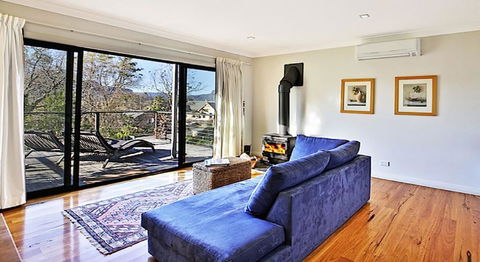 Cloudsong Chalet 1 - Close To The Village Centre! - Accommodation Gladstone 3