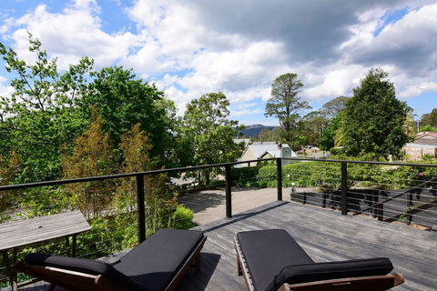 Cloudsong Chalet 1 - Close To The Village Centre! - Accommodation Gladstone 2