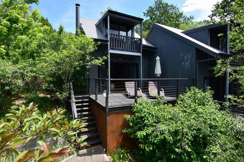 Cloudsong Chalet 3 - Close To The Village Centre! - Accommodation Gladstone 0