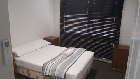 Club D - Accommodation Gladstone 1