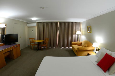 Club Inn Motel - Accommodation Gladstone 3