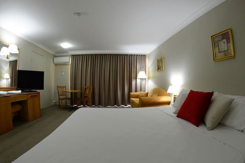 Club Inn Motel - Accommodation Gladstone 1