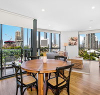 Coastal Apartment with Balcony Parking and Pool - Accommodation Gladstone