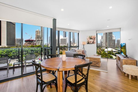 Coastal Apartment With Balcony, Parking And Pool - Accommodation Gladstone 0