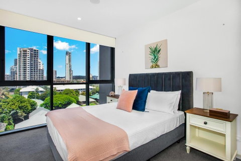 Coastal Apartment With Balcony, Parking And Pool - Accommodation Gladstone 3